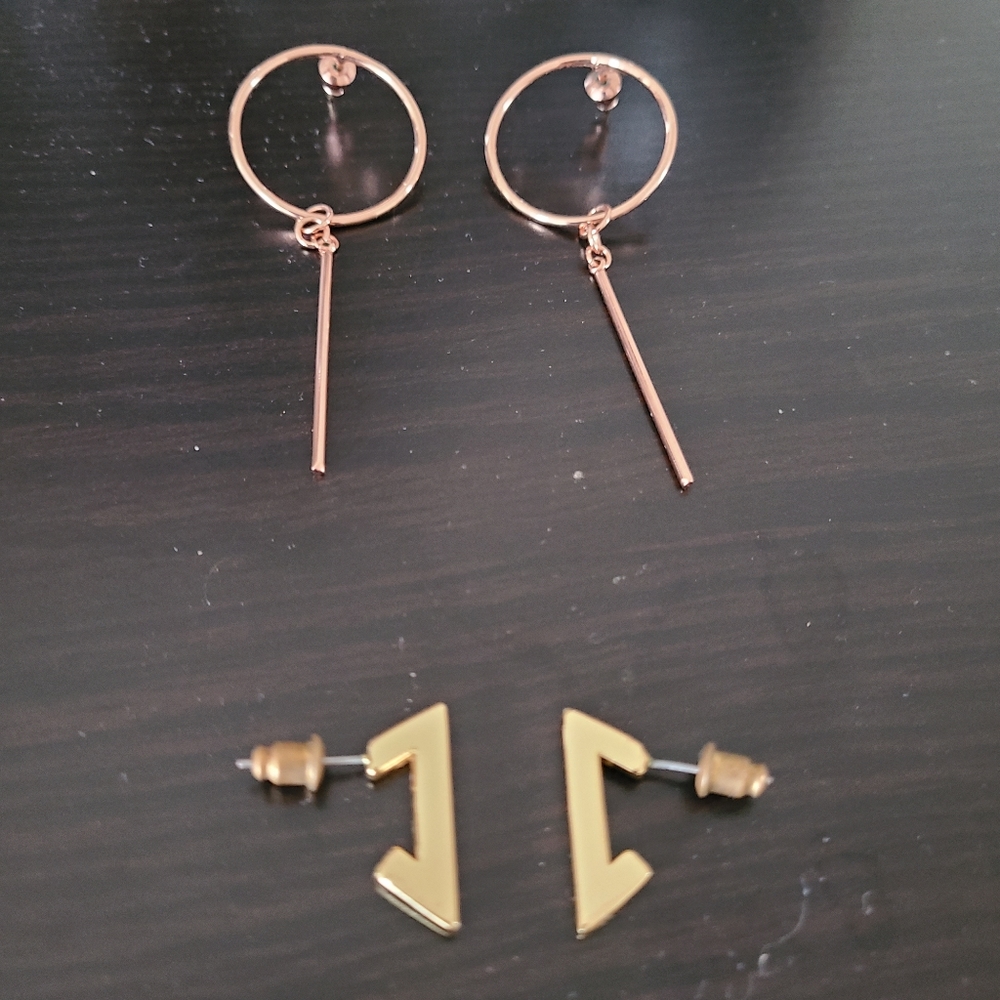 2 pairs Uncommon James earrings